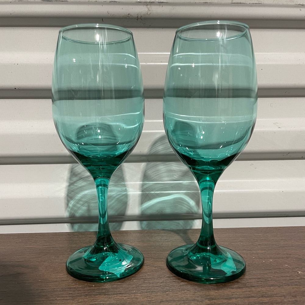 QTY (2) NEW - Cristar 13oz Smoke Green Rioja Water Goblet Stemmed Wine Glass